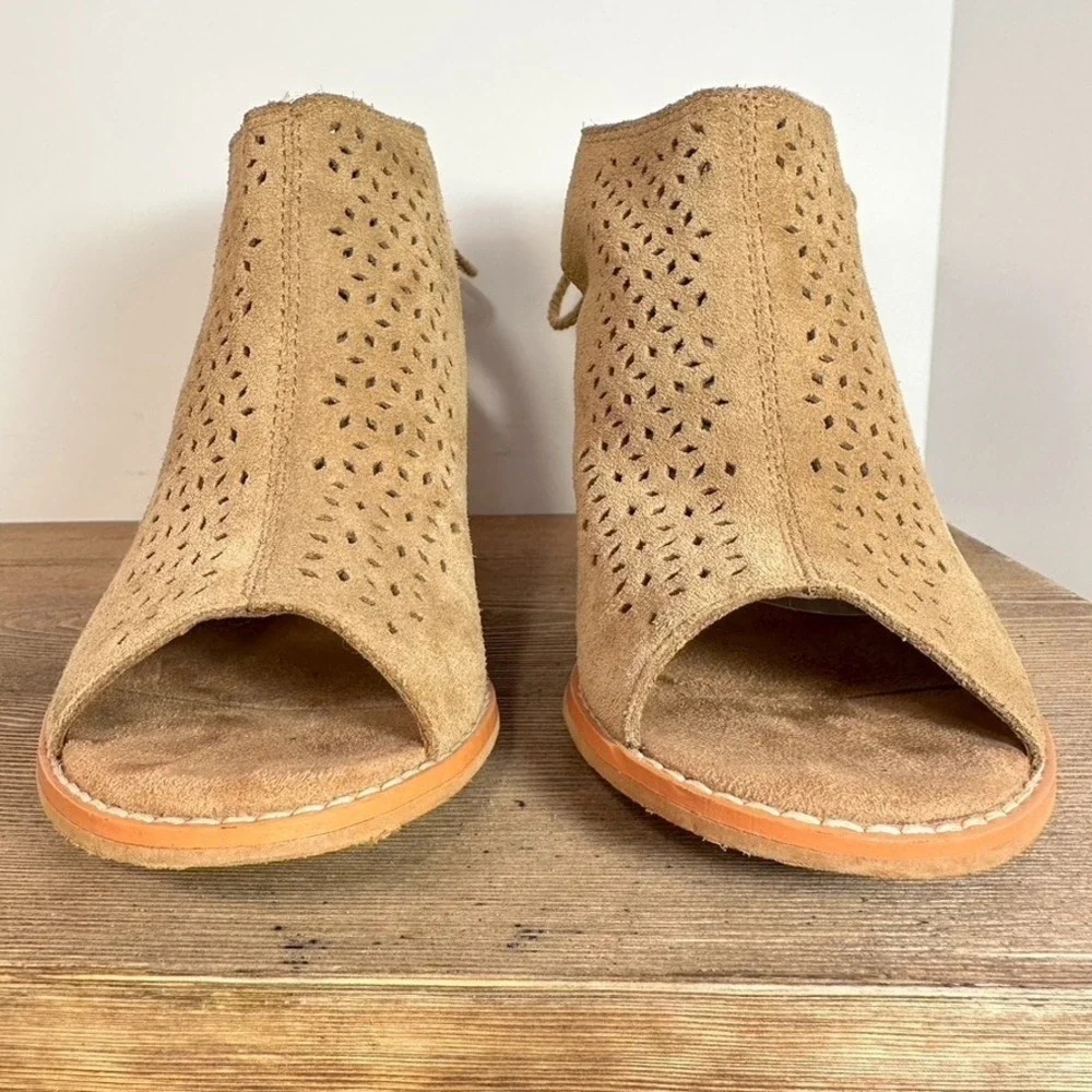 TOMS Elba Peep Toe Tassel Heeled Sandals Womens 6.5 Tan Boho Cork Heel Western
